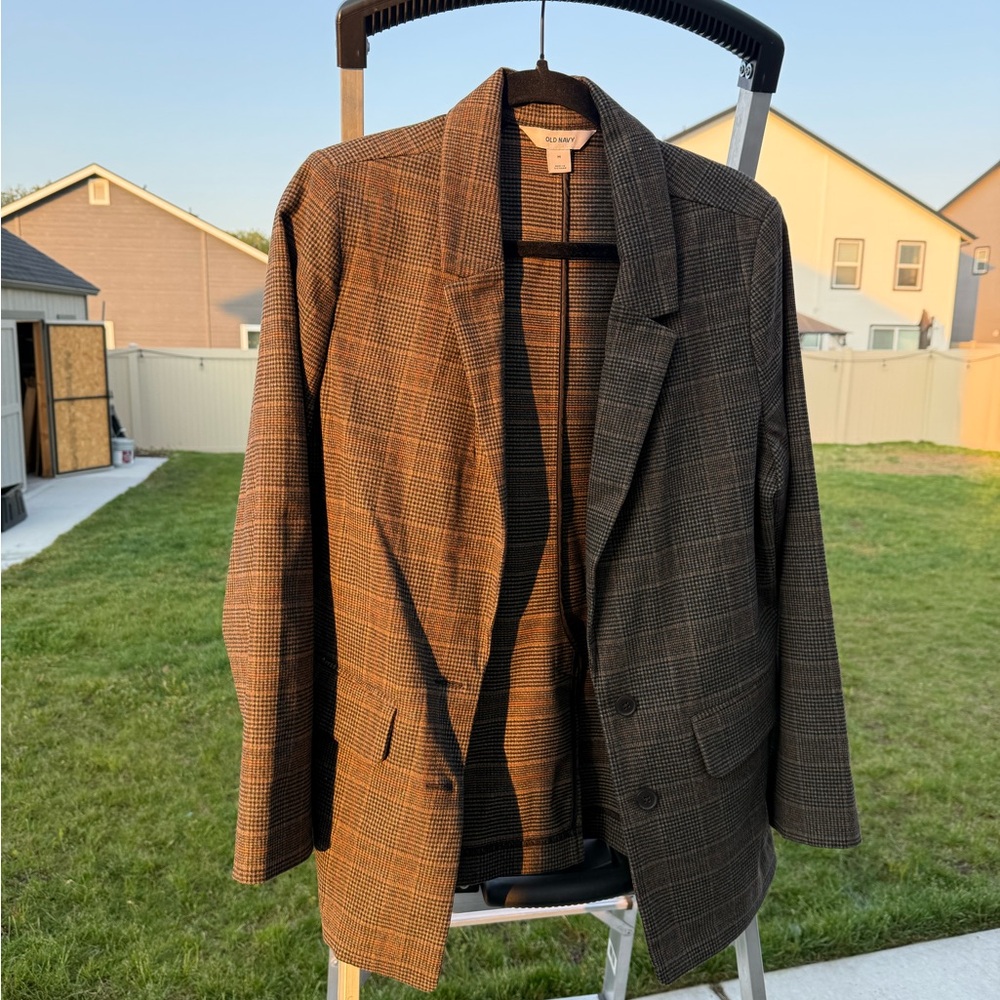 Old Navy Checkered Blazer in Brown and Gray